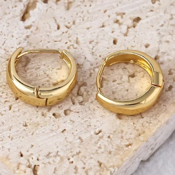 💛18K gold chunky hoop earrings - Picture 6 of 7